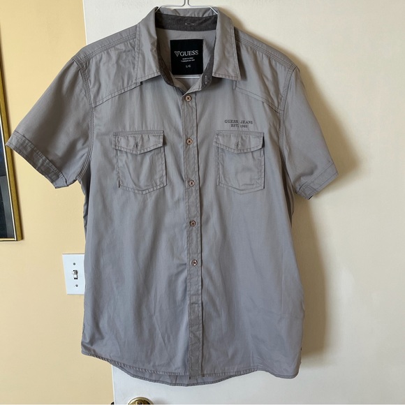 Guess Other - GUESS short sleeve button down shirt - size L - EUC